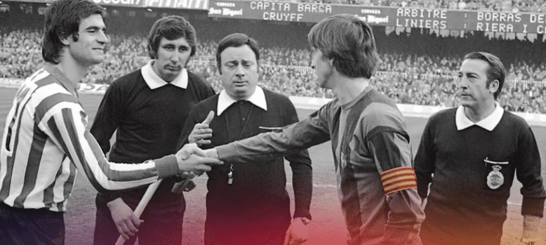 Cruyff, amb el braçal de capità